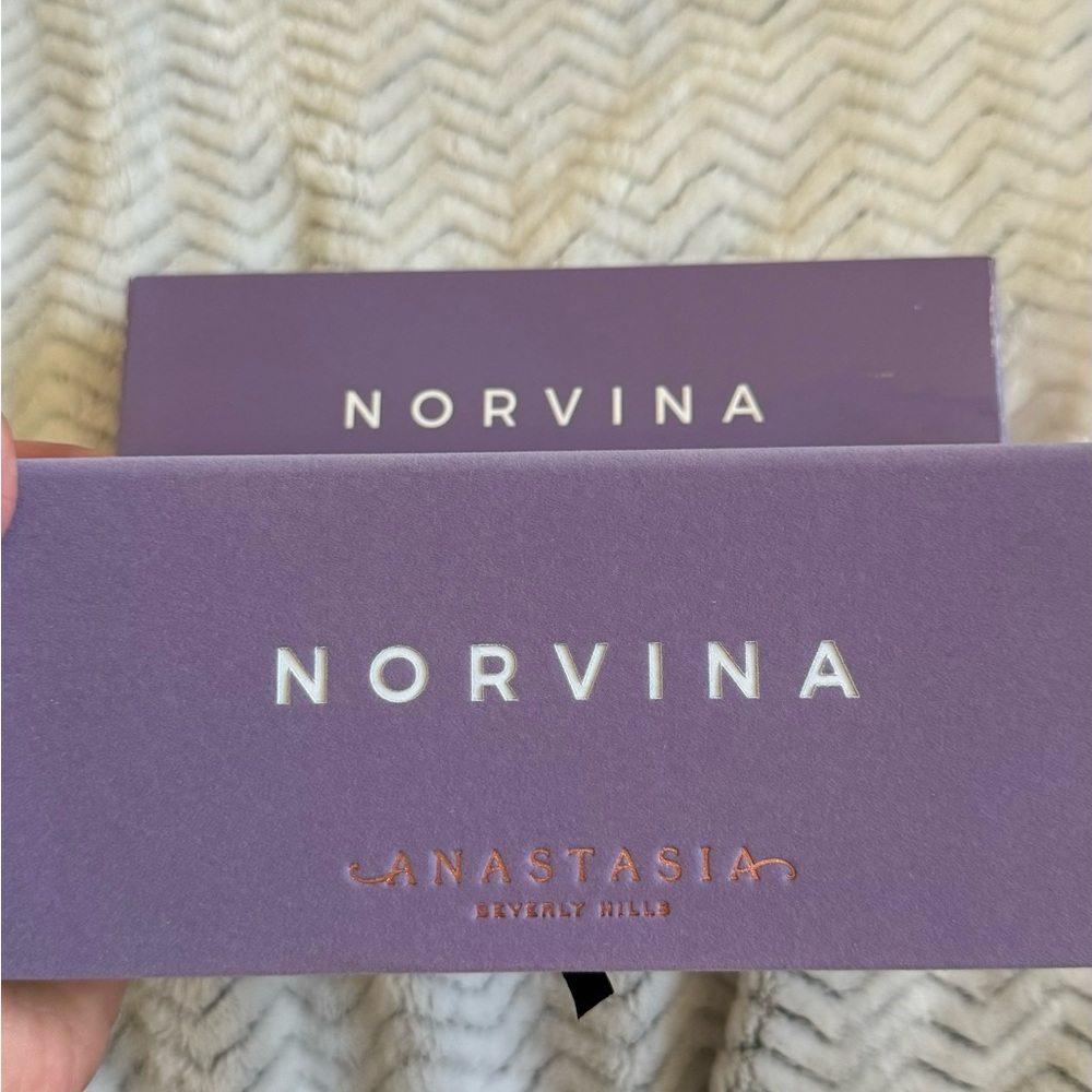 Modern Renaissance Norvina palette